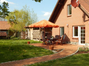 Schoenes modernes Ferienhaus am See, Neu Poserin